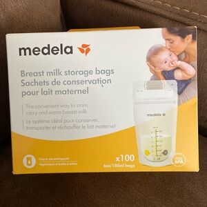Medela breast milk storage bags NEW 100 bags in box